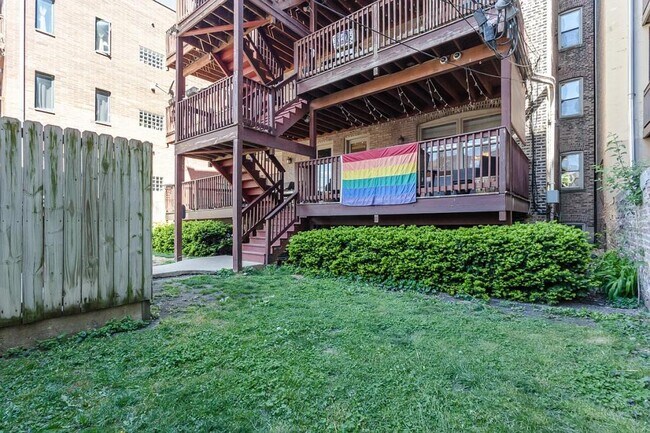 Building Photo - 819 W Eastwood Ave