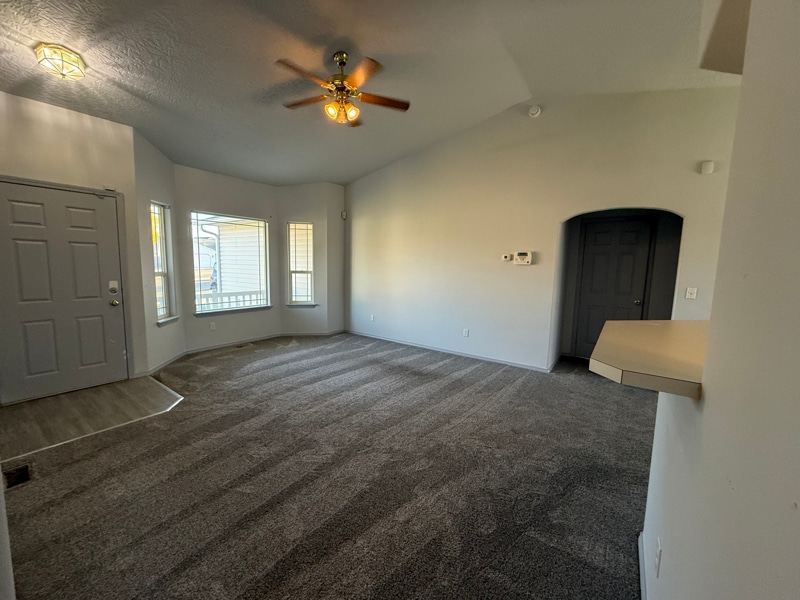 Building Photo - 607 Meadowbrook Dr