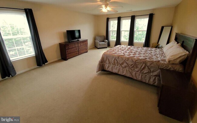 Building Photo - 18 Willow Glen Ct
