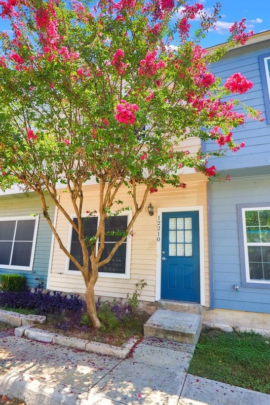 Building Photo - 12210 Apricot Dr