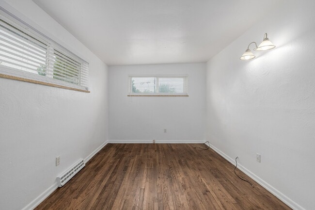 Building Photo - Remodeled 2 bedroom, 1 bath duplex for rent