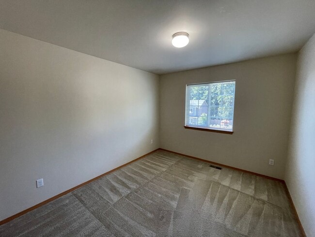 Building Photo - Beautiful Spacious 4 Bedroom 2.75 Bathroom Home in Quiet Coupeville Neighborhood!