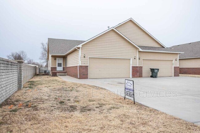 Building Photo - 1046 E Karla Ct