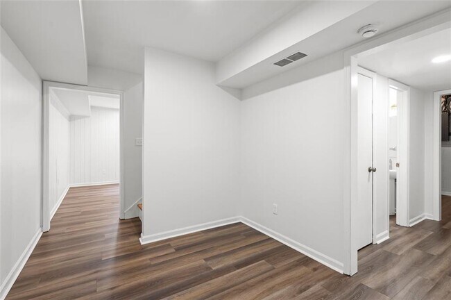 Building Photo - 2340 Castleridge Ct