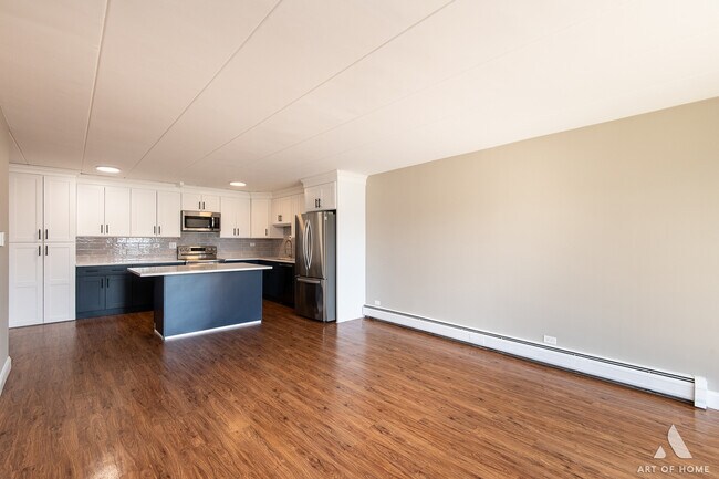 Building Photo - 18 E Old Willow Rd