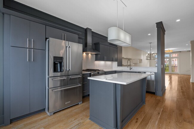 Building Photo - M West