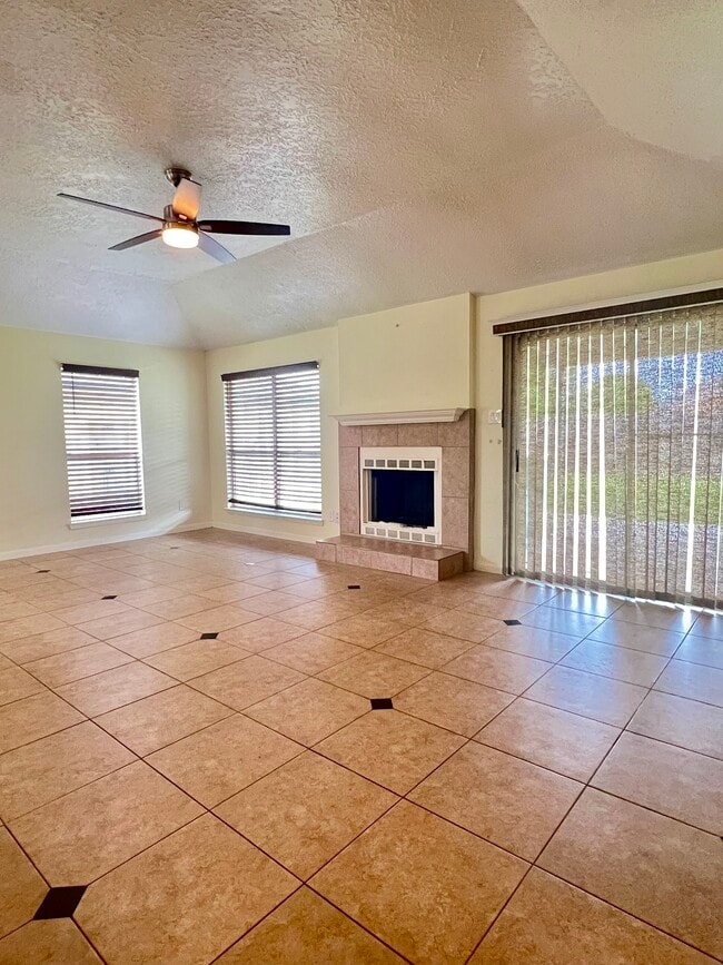 Building Photo - 2118 Endicott Ln