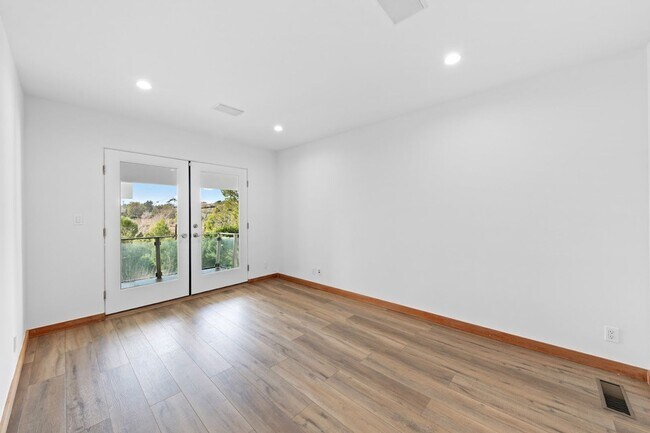 Building Photo - 27091 Sea Vista Dr