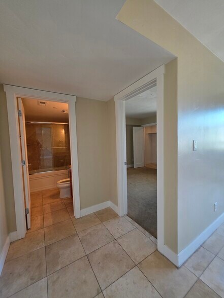 Building Photo - 230 E 300 S