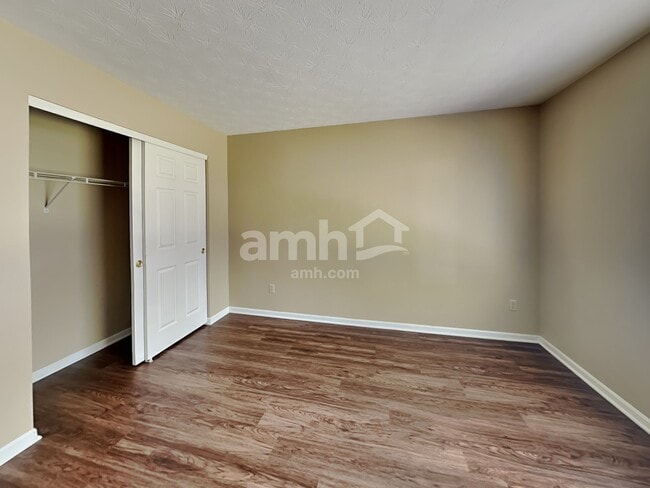 Building Photo - 545 Foxglove Ct