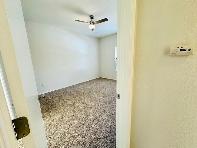 Building Photo - Charming 2 Bed 2 Bath Condo with Nature Vi...