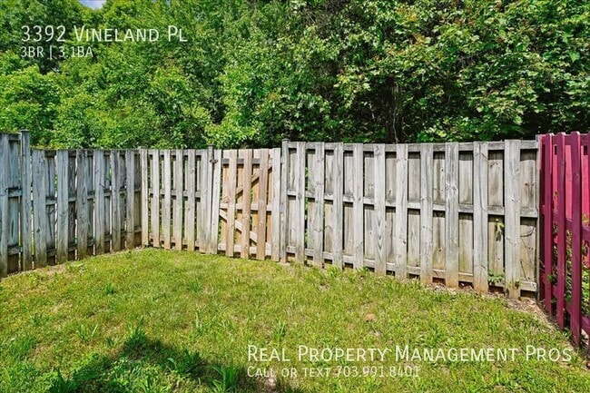 Building Photo - 3392 Vineland Pl