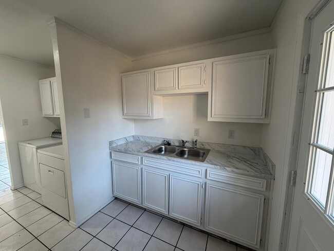 Building Photo - "Cozy and Convenient 2-Bedroom Retreat in Edinburg – Your Perfect 840 sq. ft. Haven Awaits!"