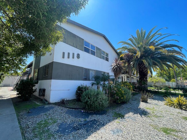 Primary Photo - Nicely updated 2bd/1ba in Pico-Union area ...