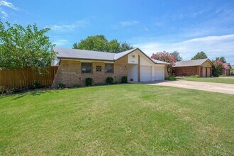 Building Photo - 600 Kay Hill Ln