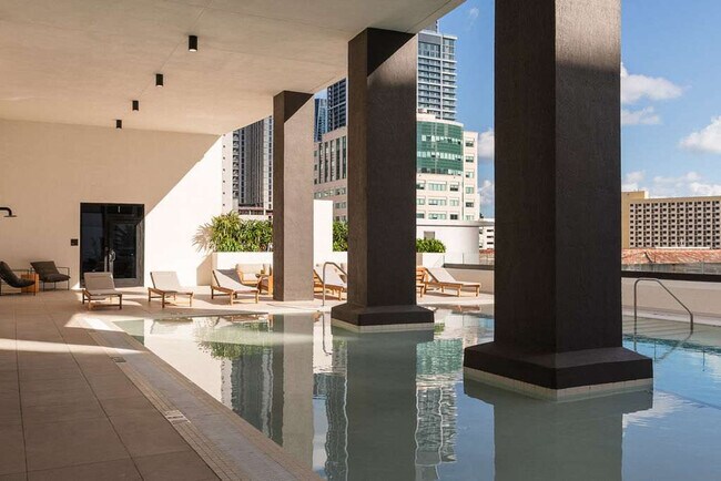 Building Photo - 225 N Miami Ave