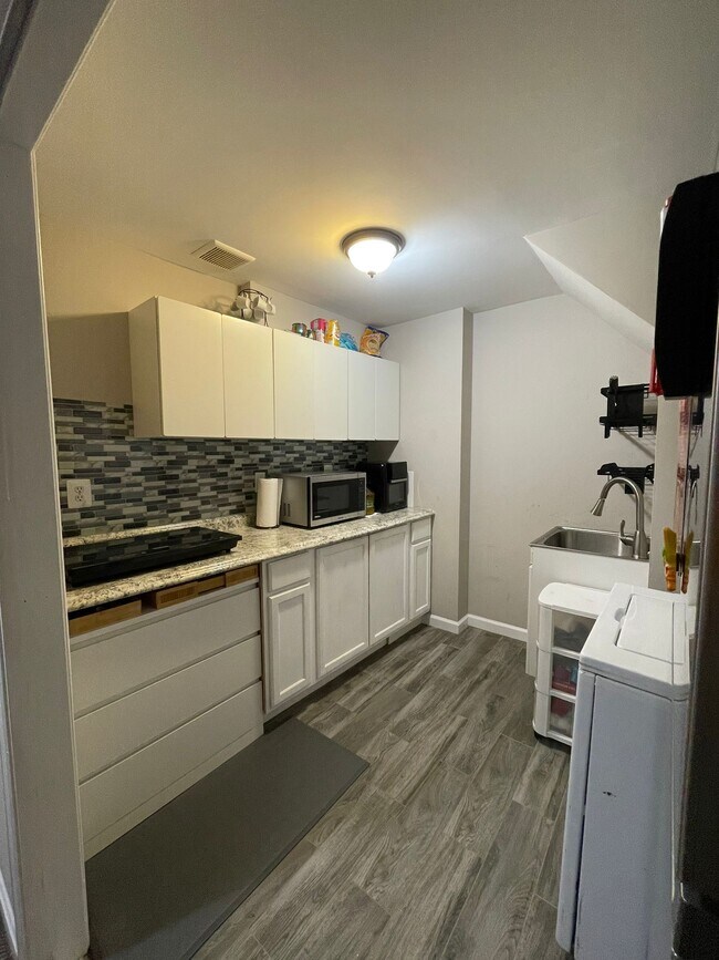 Building Photo - 18 Spinning Wheel Ct