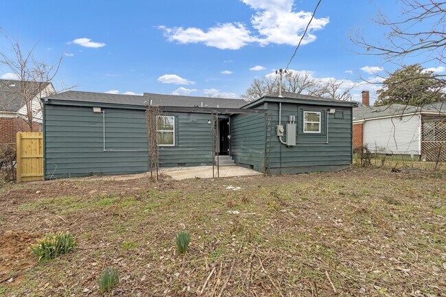 Building Photo - 2496 Malone Ave