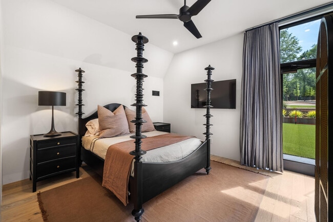 Building Photo - 575 Early Dr