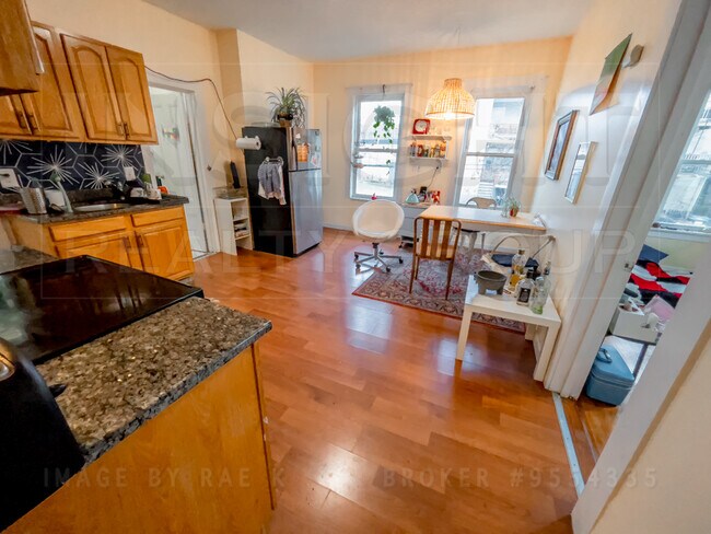 Building Photo - 18 Egleston St
