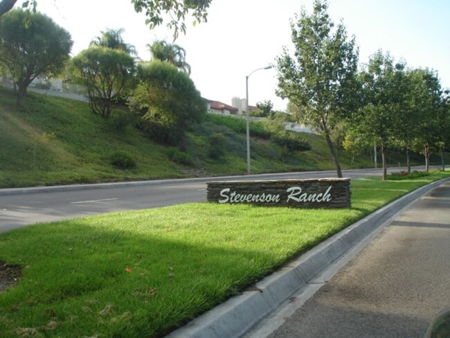 Building Photo - Beautiful 3-Bedroom Home with Solar and a Large Yard in Stevenson Ranch