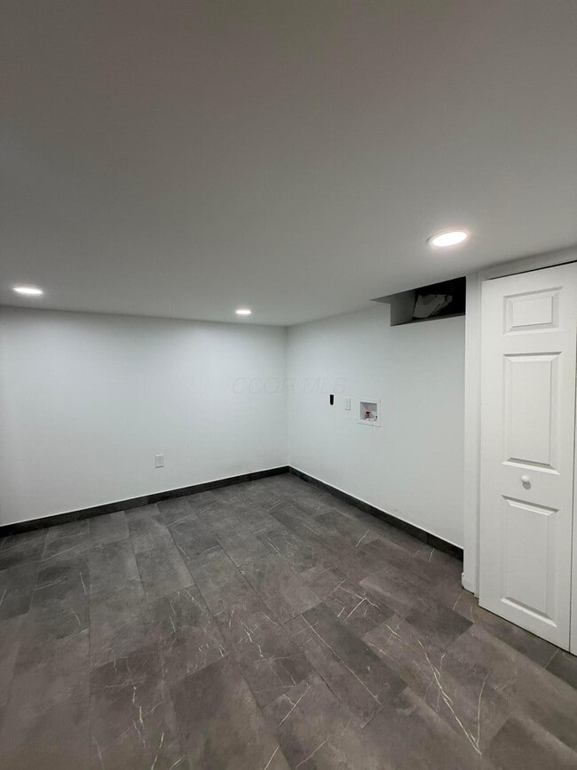 Building Photo - 672 Sheridan Ave