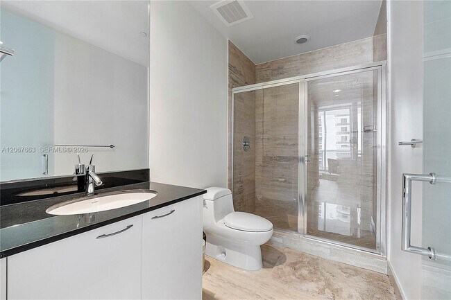 Building Photo - 15811 Collins Ave