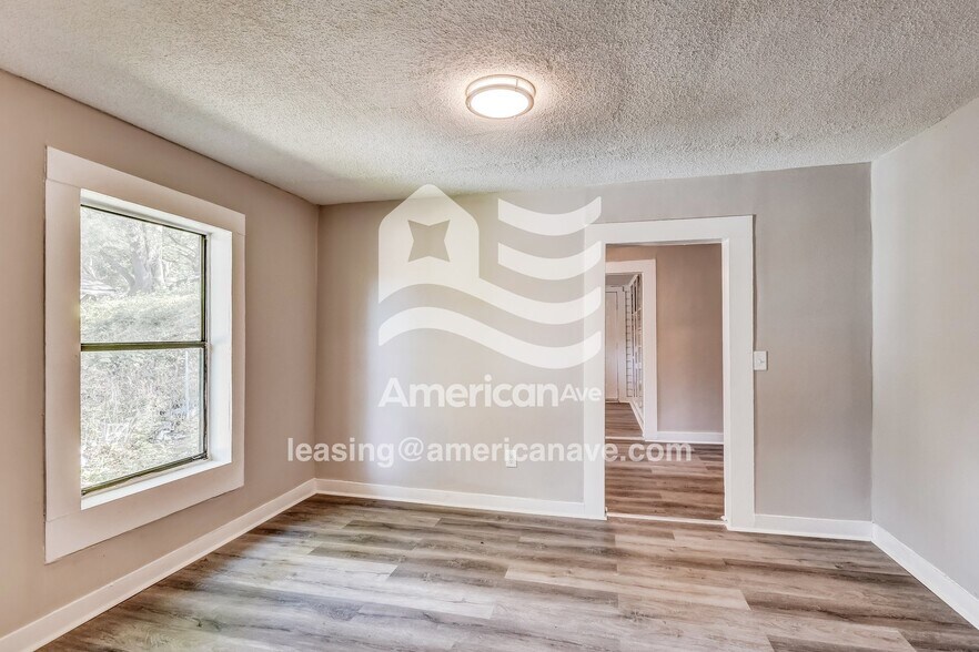 Building Photo - 633 84th St S