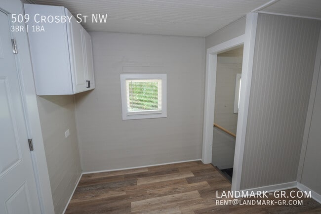 Building Photo - 509 Crosby St NW