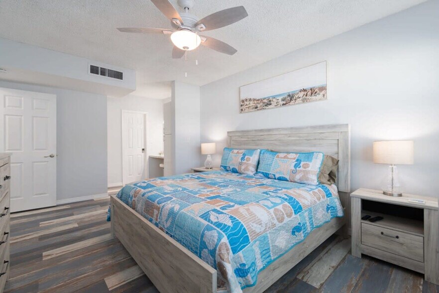 Building Photo - 205 Jimmy Buffett Mem Hwy