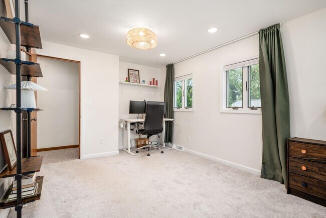 Building Photo - 258 N Sinsbury Dr