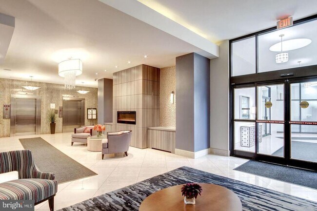 Building Photo - 1011 Arlington Blvd