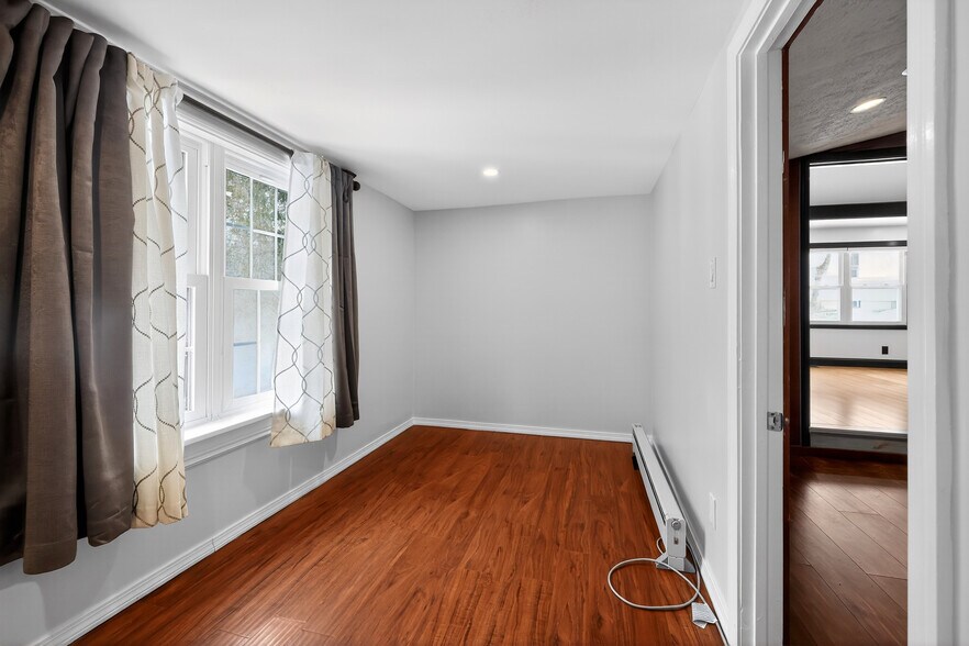 Building Photo - 615 Monroe Tpke