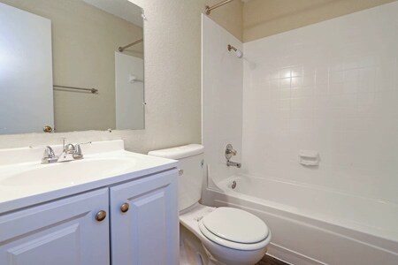 Building Photo - 3241 Bonnie Dr