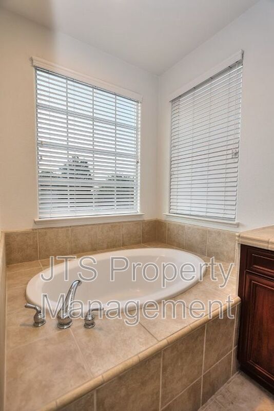 Building Photo - 5602 Jerry Litell Way