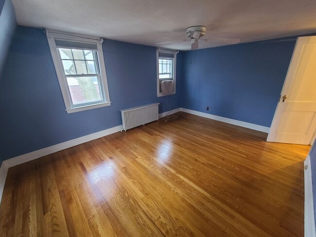 Building Photo - 2 Bedroom Single-Family Home