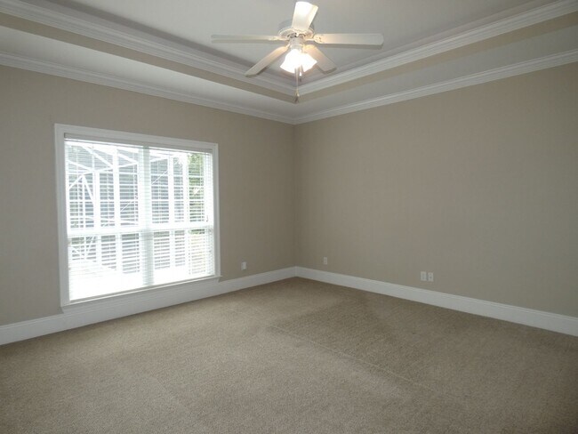 Building Photo - Marvelous Executive Pool Home in Hammersmith