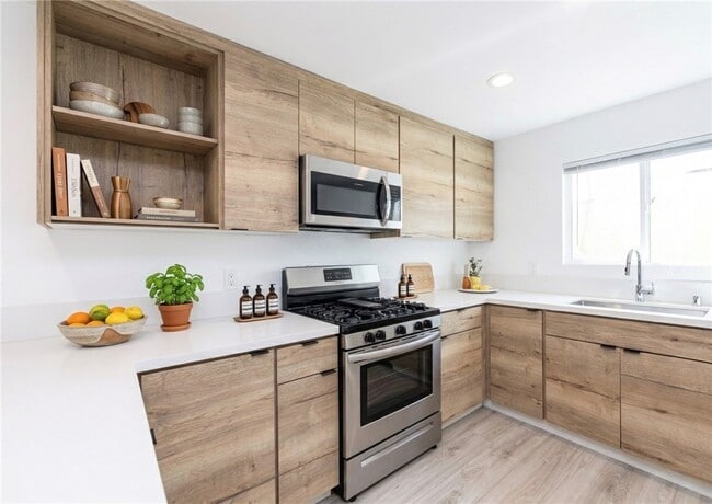 Building Photo - 5016 Pickford St