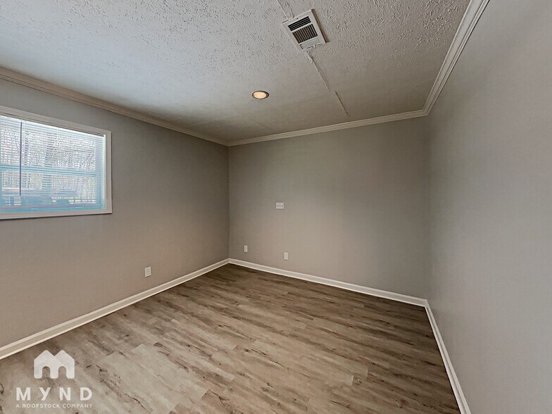 Building Photo - 8989 Leaf Ln