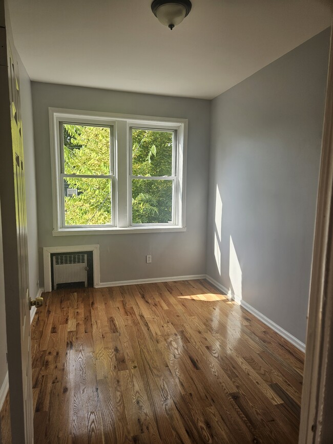 2nd back bedroom - 291 Tremont Ave