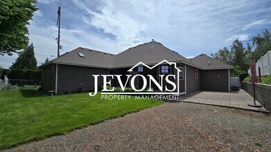 Building Photo - A charming and well-located single-family home in Yakima!