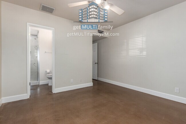 Building Photo - 2618 E Pierson St