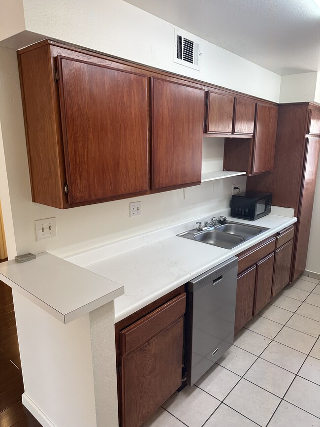 Building Photo - 433 S Manhattan Pl