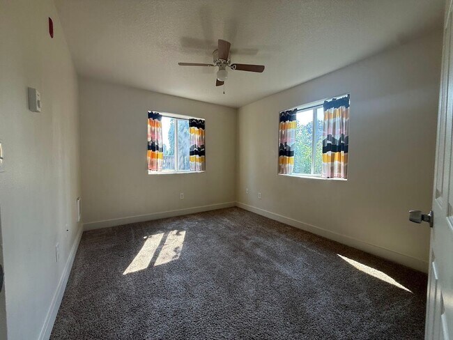 Building Photo - 683 SE 197th Ave