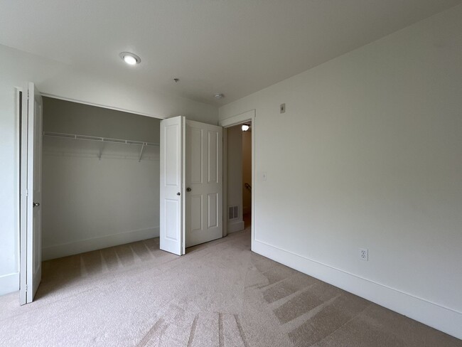 Building Photo - 2 Bedroom 2.5 Bathroom with 2 Tandem Car garage ~ Convenient Cedar Mill Location Near St. Vincent...