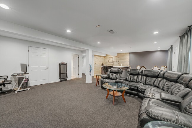 Building Photo - 17964 Upland Dr