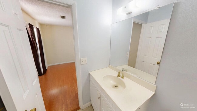 Building Photo - 700 W 1st St