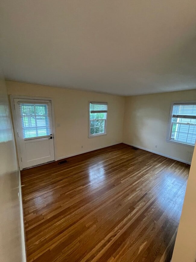 Building Photo - Cute 2 Bedroom Home Near The Fair Grounds