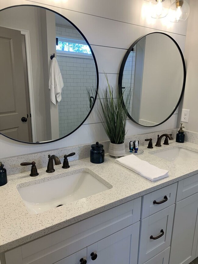 Building Photo - 4230 Old Cherokee St