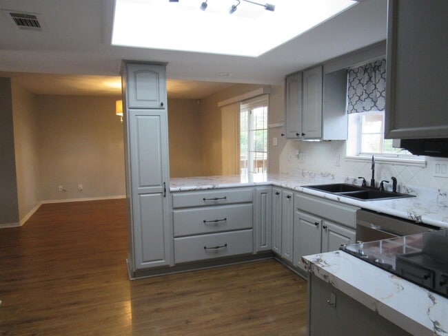 Building Photo - 303 Merganzer Dr